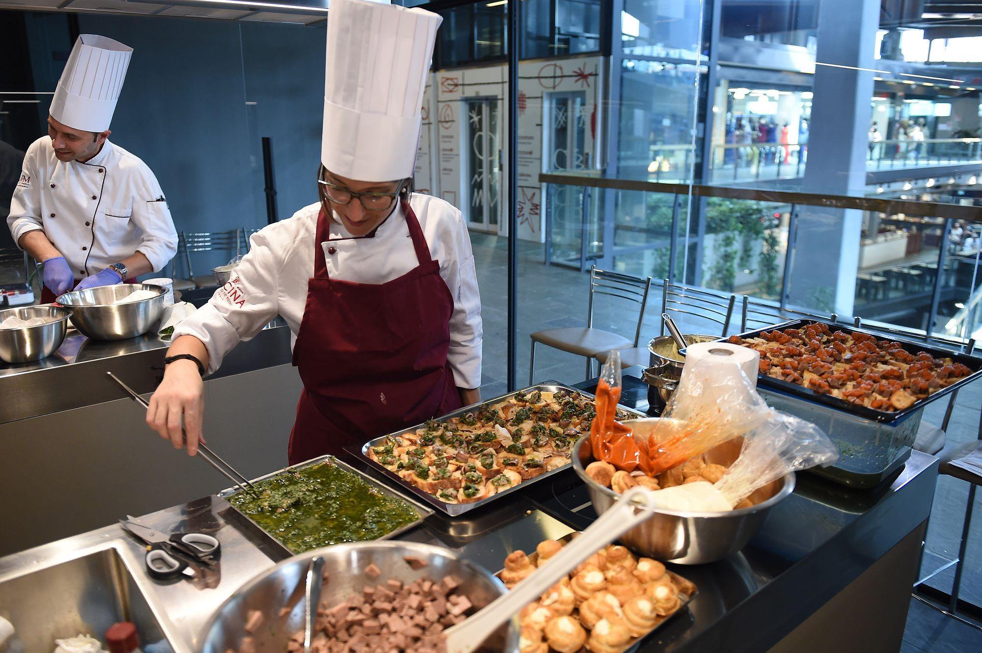 Cooking School in Turin's Mercato Centrale • CUCINA Lorenzo de' Medici